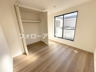 ゆったりした洋室です