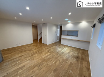 採光良好なリビングは、ご家族の憩いの空間。居心地の良い快適な安らぎの場所にもなりそうです。