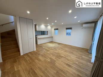 採光良好なリビングは、ご家族の憩いの空間。居心地の良い快適な安らぎの場所にもなりそうです。