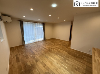 採光良好なリビングは、ご家族の憩いの空間。居心地の良い快適な安らぎの場所にもなりそうです。