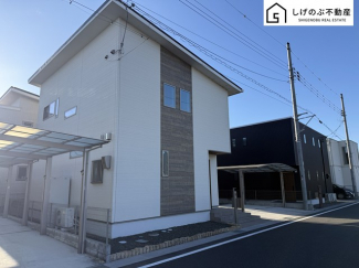 JR草津線『貴生川駅』まで徒歩10分♪
オール電化
2018年建築の築8年！
リモートワークに最適な書斎あり♪