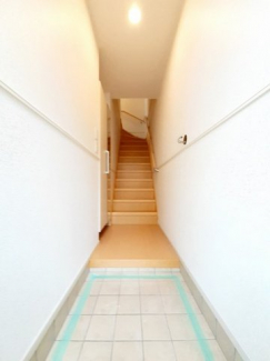 収納もある玄関です