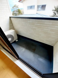 落ち着いた時間を過ごせるバルコニーです