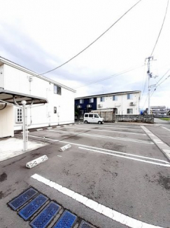 車をお持ちの方に嬉しい駐車場付きの物件です