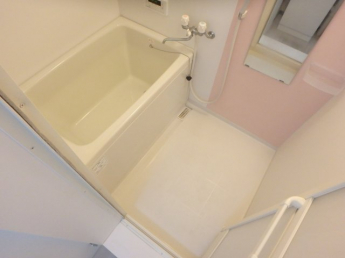 ゆったり過ごせるお風呂です