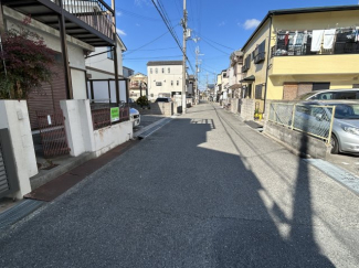前面道路含む現地写真です
