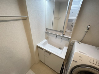 朝の身支度には欠かせない独立洗面化粧台