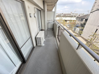 広々としたバルコニーです