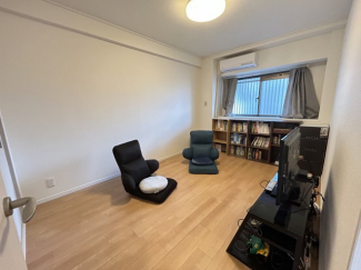 使い勝手のいい洋室です