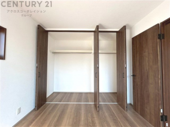 衣類やアクセサリー、小物類の収納が便利で整理整頓がしやすく、部屋の美観を保ちつつ、スペースを最大限に活用できます。衣服のしわやダメージを防ぎ、長持ちさせることができます。