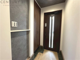 玄関収納付きの玄関です　家族皆様の履物をしっかり収納できます