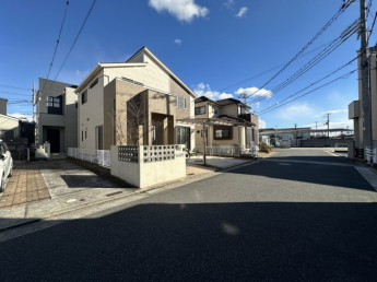 【前面道路含む現地写真】