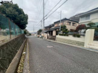 【前面道路含む現地写真】