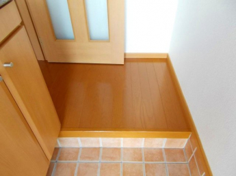 収納もある玄関です