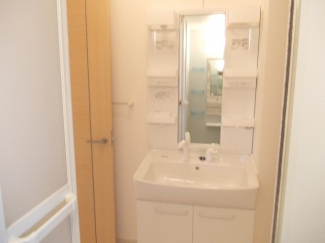 明るい洗面所です