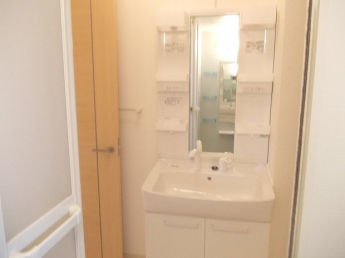 明るい洗面所です