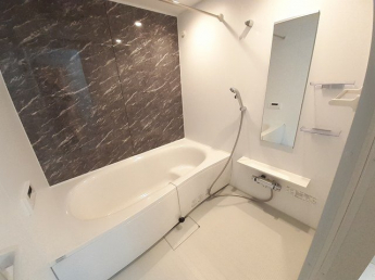 落ち着いた空間のお風呂です