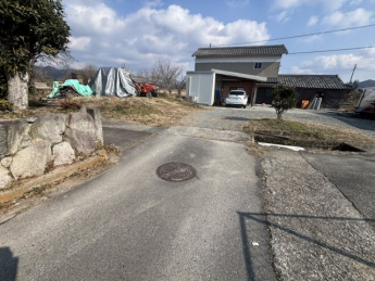 【前面道路含む現地写真】