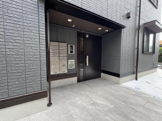 落ち着いたエントランスです