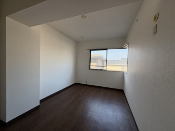 ゆったりした洋室です