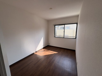 スタンダードな洋室です