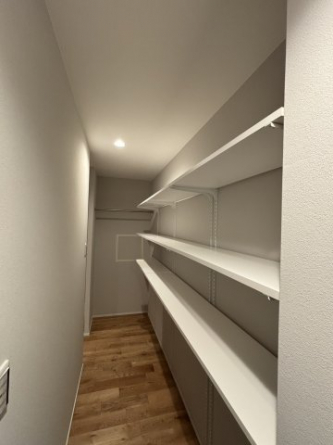 ウォークインシューズクローゼット