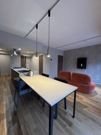 キッチン一体型のダイニングテーブル