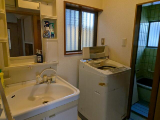 ファミリーマート松山味生店まで679m