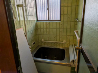 ローソン松山北斎院町店まで859m