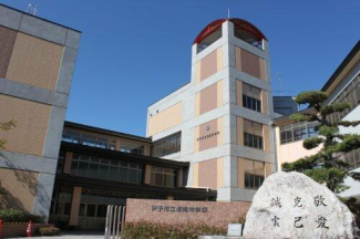 伊予市立 港南中学校まで286m