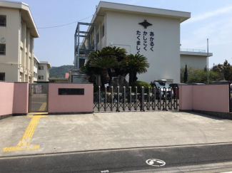 桑原小学校まで1215m