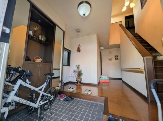 広々とした玄関