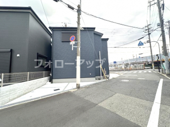 前面道路含む現地写真です