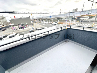 外からの目が気にならないバルコニーで洗濯物が干せます