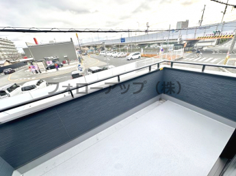 外からの目が気にならないバルコニーで洗濯物が干せます