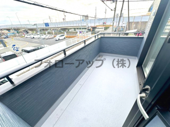 バルコニーからの眺めを楽しみながら食事をしませんか