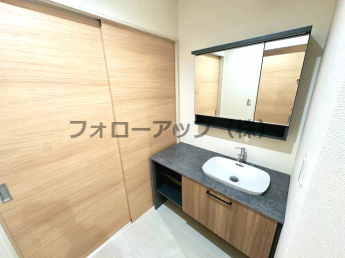 独立洗面化粧台が付いています