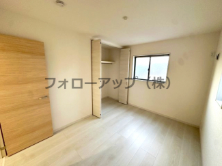 明るい洋室です