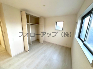 明るい洋室です