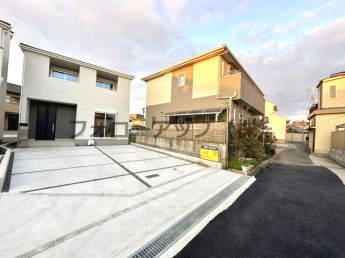 前面道路含む現地写真です