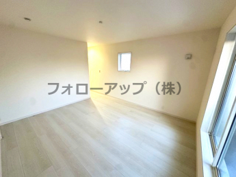 使い勝手のいい洋室です