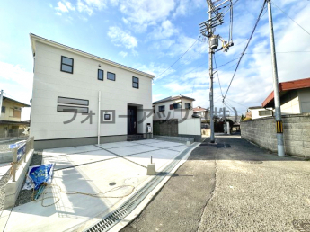 前面道路含む現地写真です