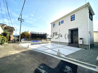 前面道路含む現地写真です