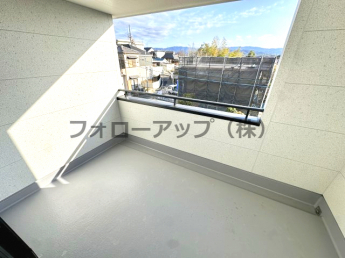 暖かな日差しのふりそそぐバルコニー