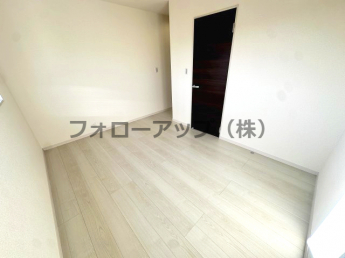 個人の部屋や寝室として使える洋室です