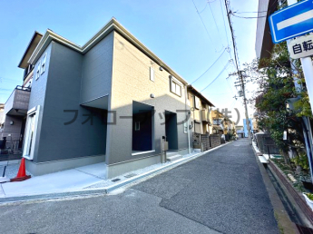 前面道路含む現地写真です