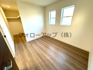 ゆったりした洋室です