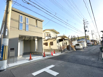 前面道路含む現地写真です