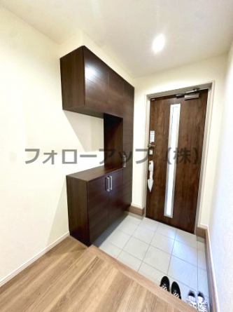 収納もある玄関です