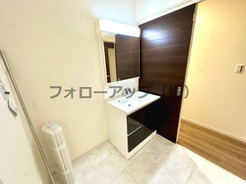 独立洗面台あり、毎朝おしゃれに忙しい女性の方におすすめです